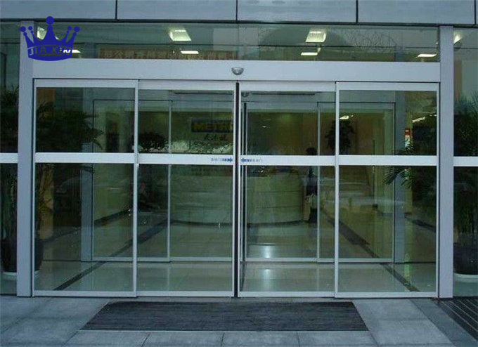 電動感應門上無用玻璃膠祛除小竅門